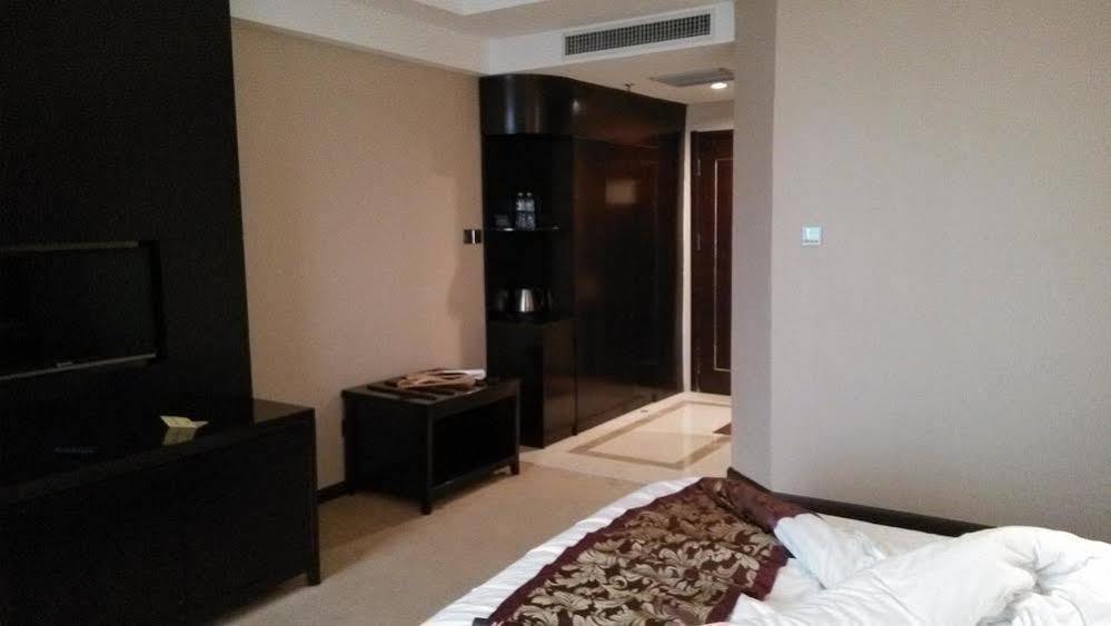 Weishi International Hotel Csingcsou Kültér fotó